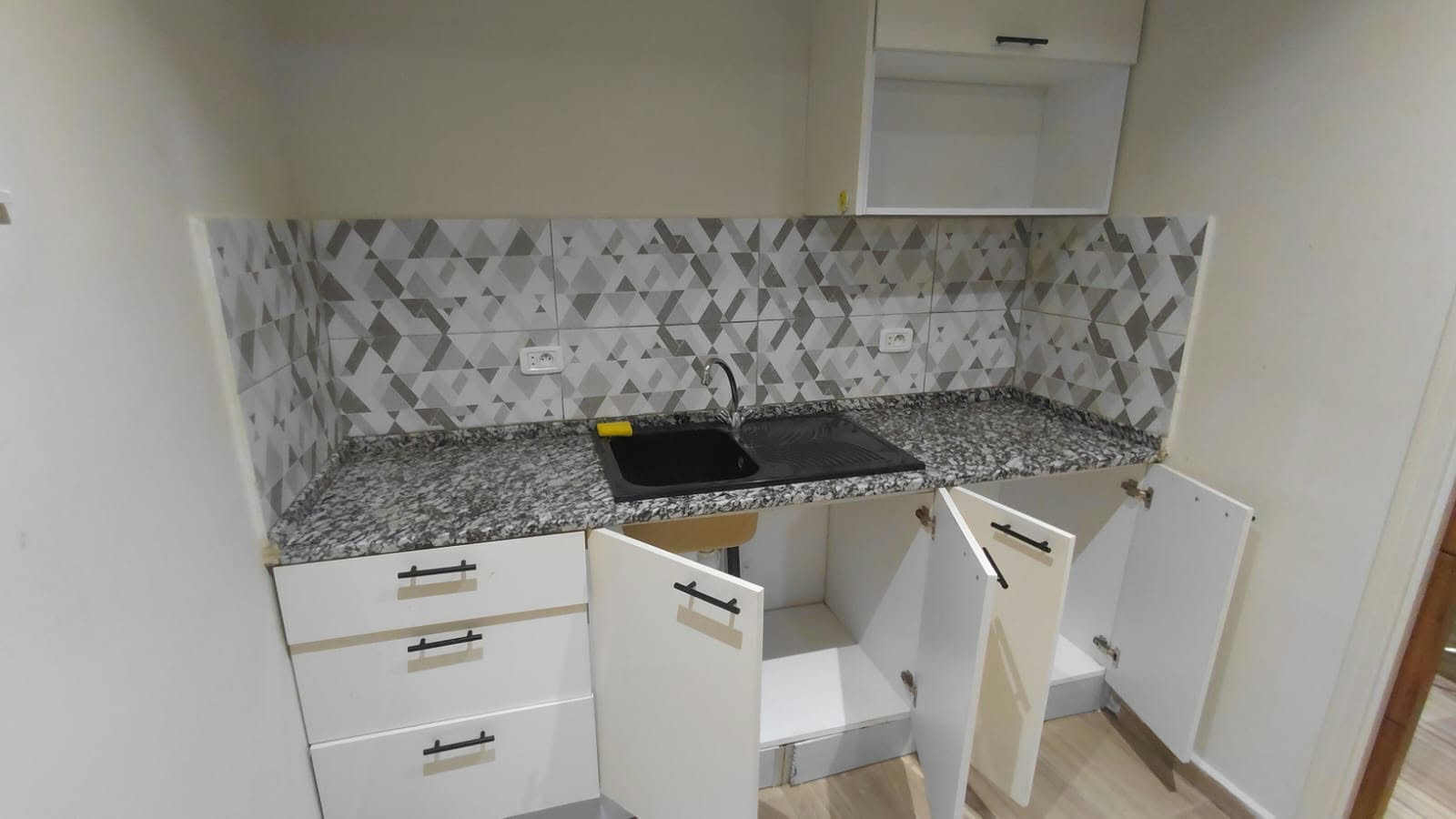 Cite El Khadra&nbsp;Cite Oplympique&nbsp;Location&nbsp;Appart. 1 pi�ce&nbsp;Beau studio s0