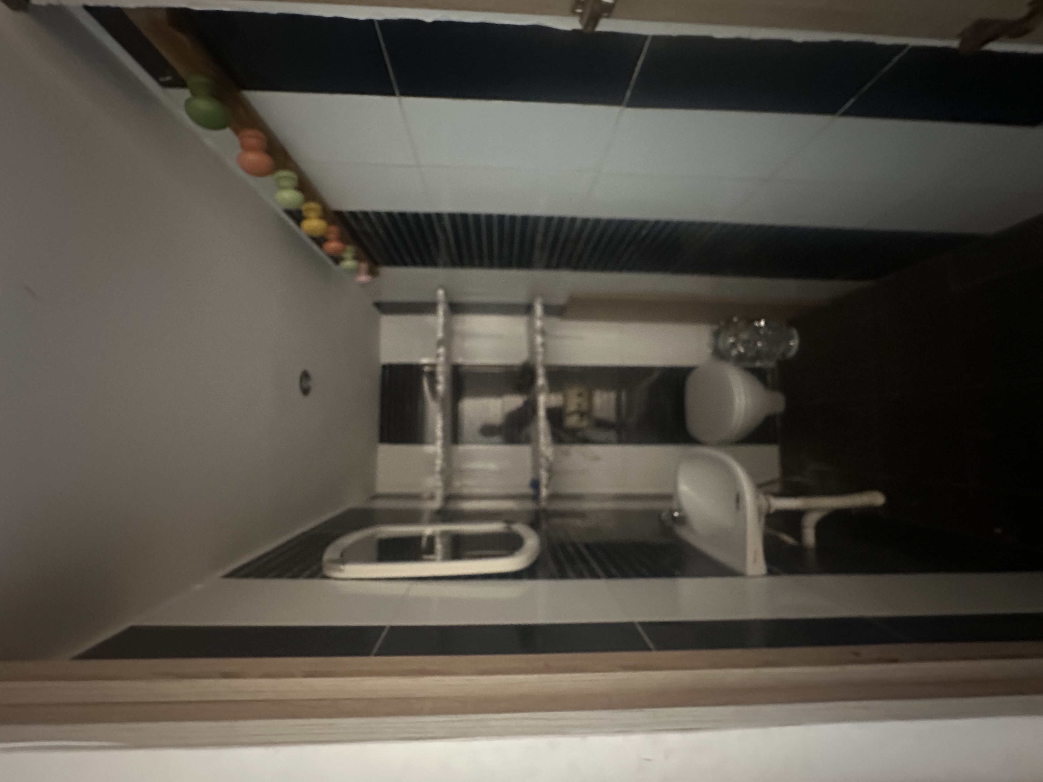Ariana Ville&nbsp;El Menzah 6&nbsp;Bureaux & Commerces&nbsp;G�rance libre&nbsp;Un local commercial � menzah 6 route x2