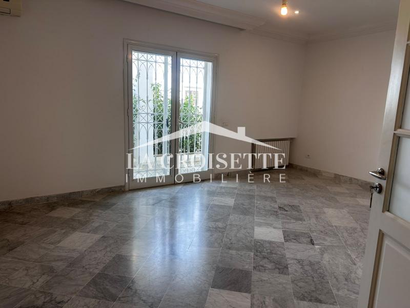 La Marsa&nbsp;Cite Du Stade&nbsp;Location&nbsp;Appart. 4 pi�ces&nbsp;Etage de villa s3 � la marsa mel0611