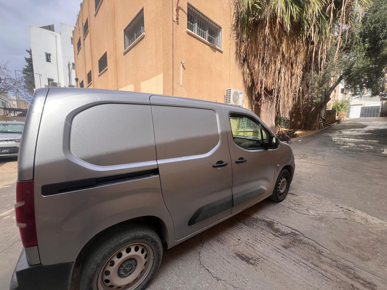 El Menzah&nbsp;El Manar 1&nbsp;Peugeot&nbsp;Partner&nbsp;Partner toute option