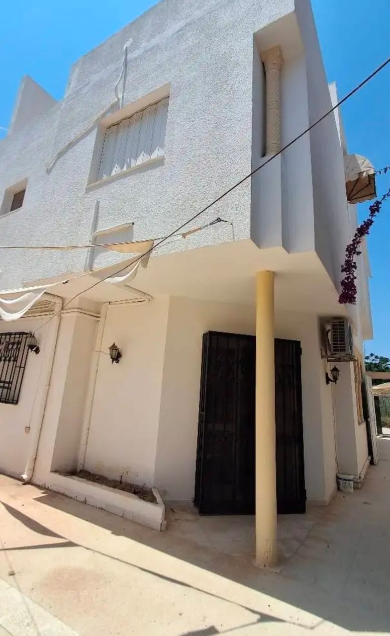 Akouda&nbsp;Chatt Meriem&nbsp;Vente&nbsp;Appart. 2 pi�ces&nbsp;Une superbe villa s4 moderne de standing