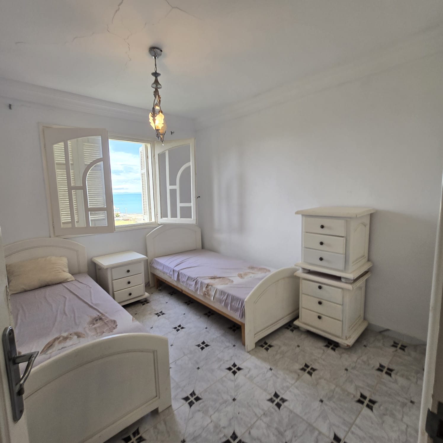 Akouda&nbsp;Chatt Meriem&nbsp;Vente&nbsp;Appart. 2 pi�ces&nbsp;Appartement pieds dans leau spacieux vue d�gag�