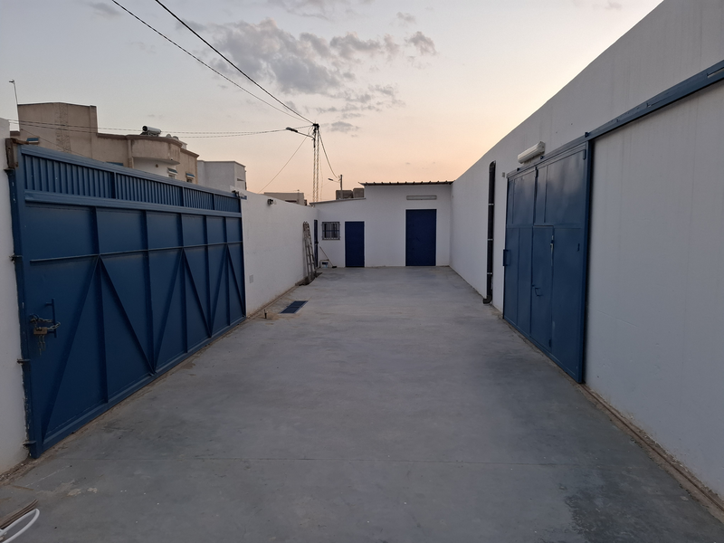 La Soukra&nbsp;Mosque Erraoudha&nbsp;Vente&nbsp;Autre&nbsp;D�p�t 930m2 sidi sofiene