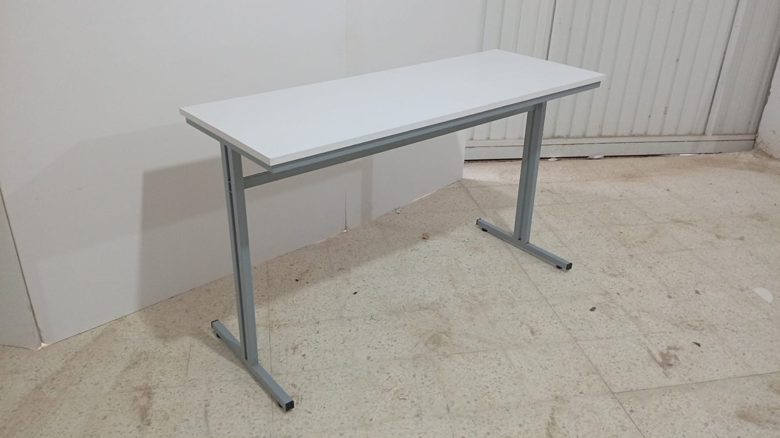 Carthage&nbsp;Cartage Byrsa&nbsp;Meubles de bureau&nbsp;Bureaux - Tables&nbsp;Bureaux et chaises en bon �tat