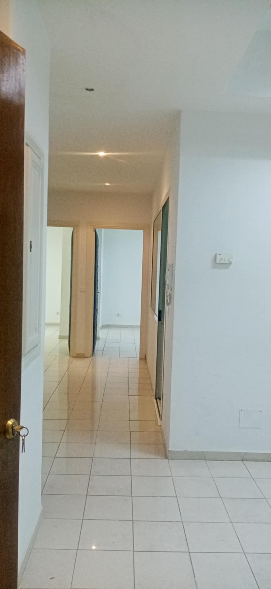 El Kram&nbsp;Le Kram Ouest&nbsp;Location&nbsp;Appart. 4 pi�ces&nbsp;Local a usage bureautique a lac