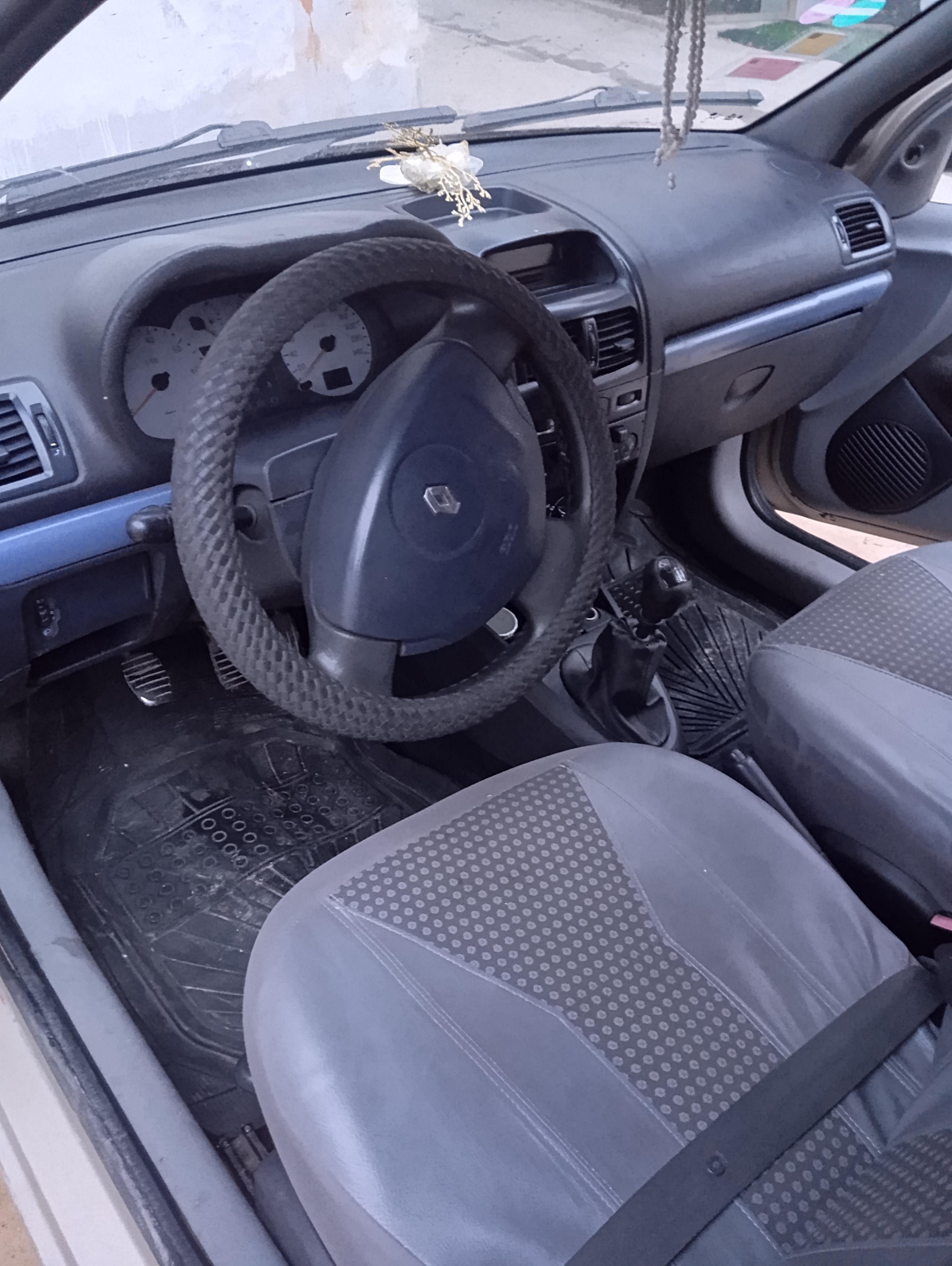 Mnihla&nbsp;Mnihla&nbsp;Renault&nbsp;Clio&nbsp;Clio classique en bon �tat